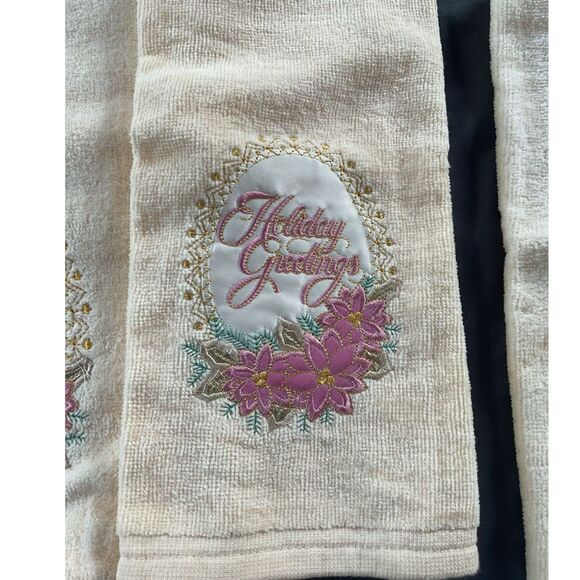 Holiday Greetings Towel Set - Picture 3 of 6
